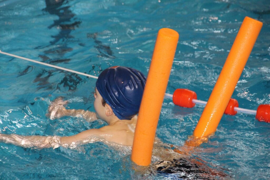 who can benefit from hydrotherapy in newcastle. swim, swimming pool, swimming noodle, water, noodle, young, fun, sports, active, child, to learn, swimming course, nature, swimming lessons